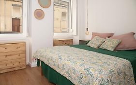 Charming 1 Bedroom Apartment W/ Terrace Near Belem